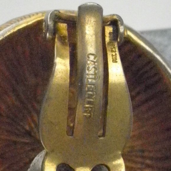 Vintage Castle Cliff Textured 1.25" Round Earrings Clip On - Picture 7 of 7